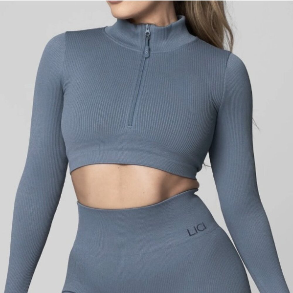 LICI Fit Seamless Ribbed Long Sleeve Half Zip, Dusty Blue M/L NWT